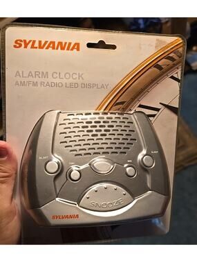 Sealed Sylvania Alarm Clock Am Fm Radio Led Display SCR1276